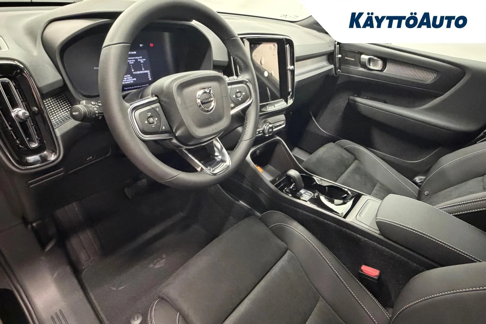 Volvo EX40 YMJ-642 carousel image