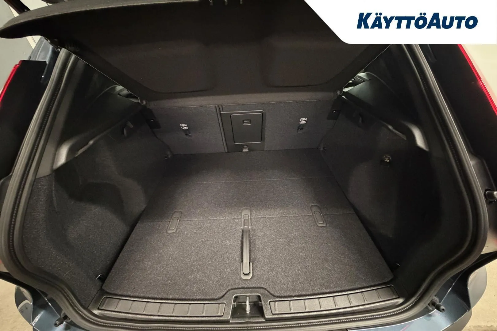 Volvo XC40 YMF-400 carousel image