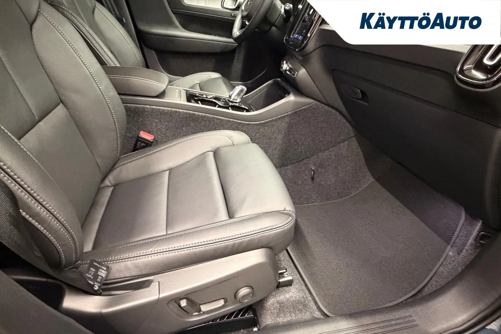 Volvo XC40 YMF-400 carousel image