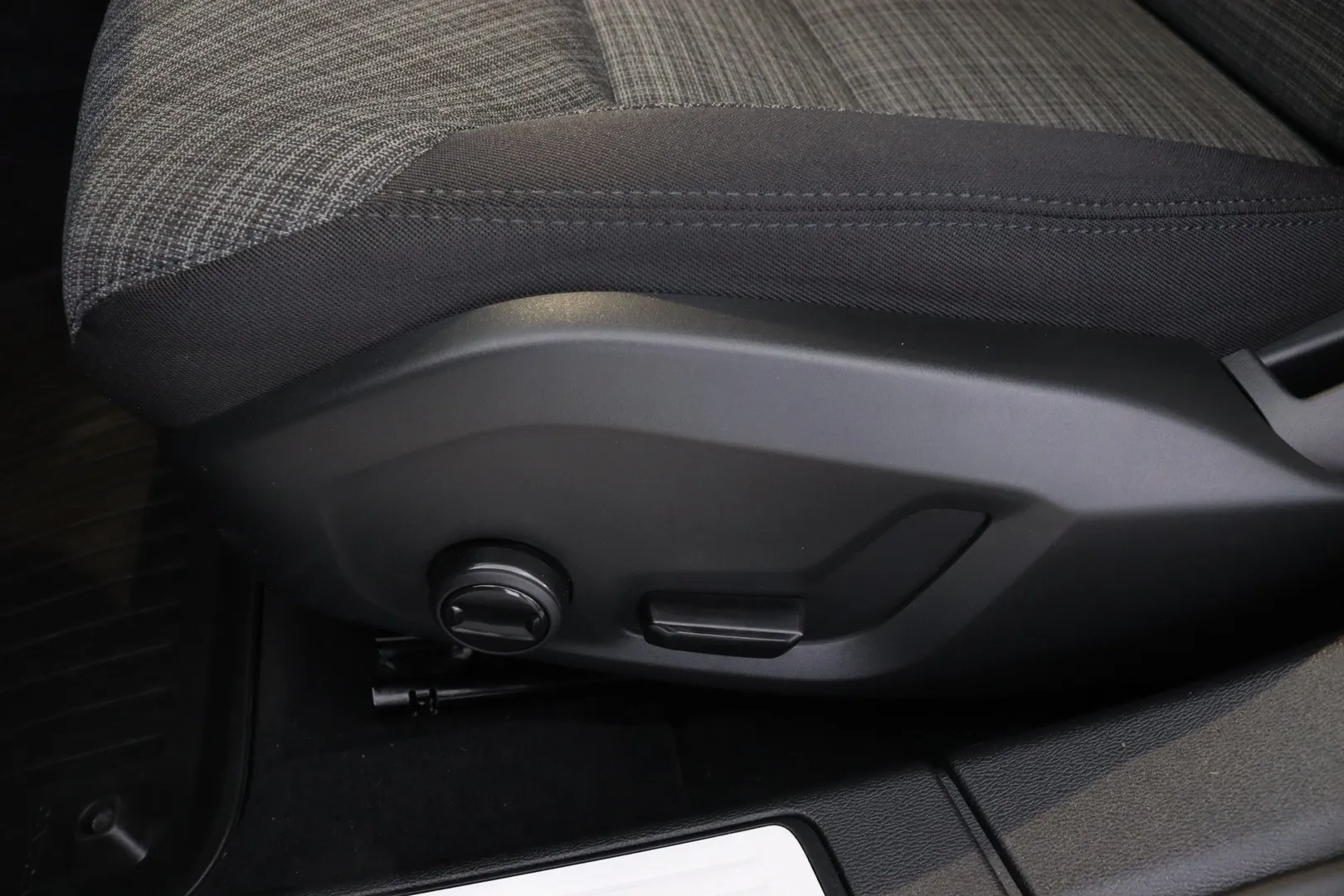 Volvo V60 GPY-876 carousel image