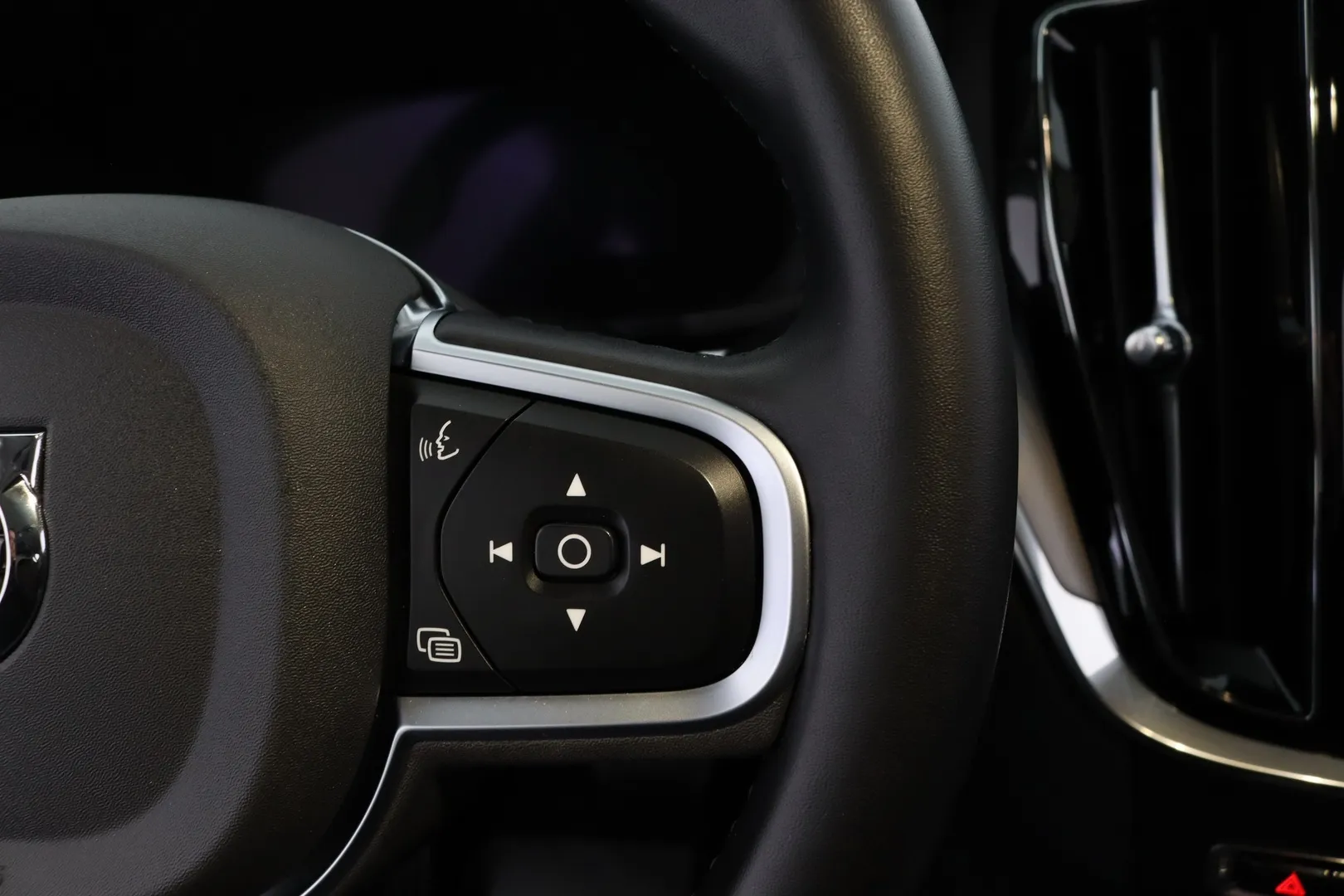 Volvo V60 GPY-876 carousel image