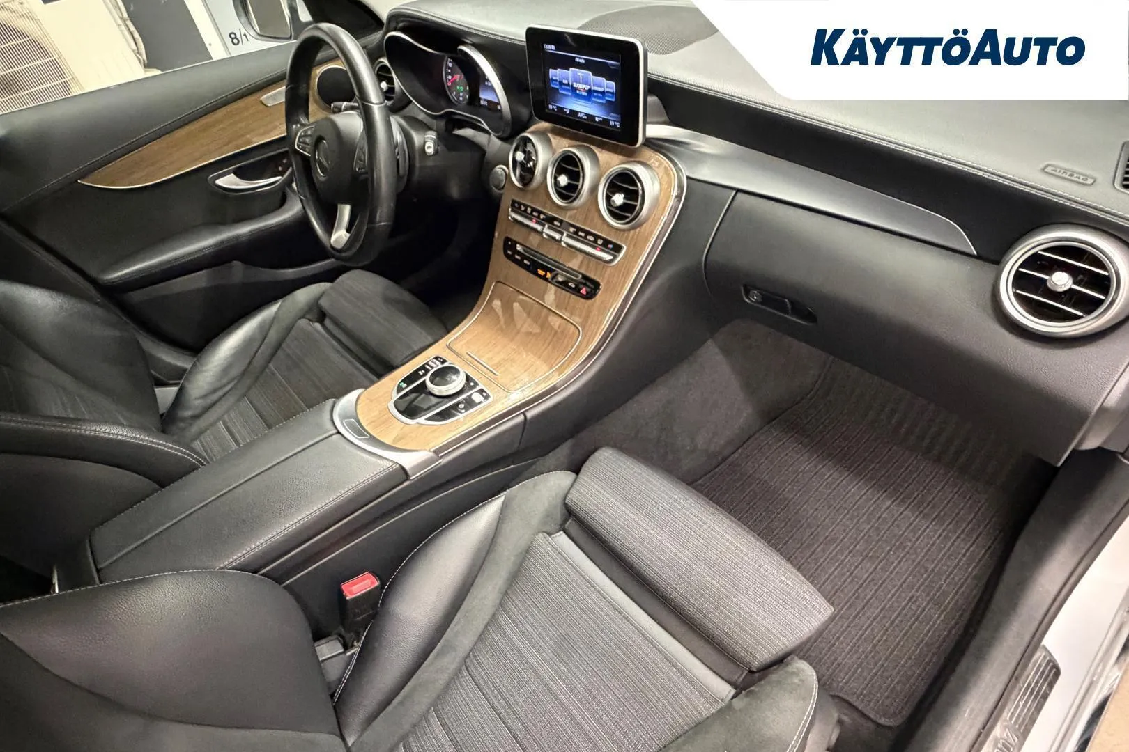 Mercedes-Benz C EOB-625 carousel image