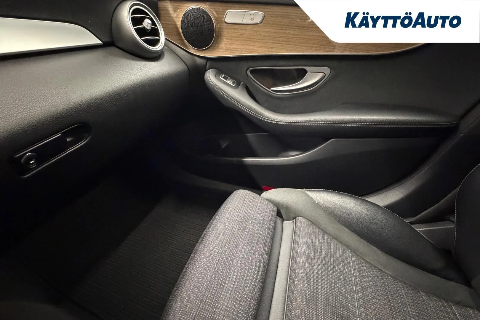 Mercedes-Benz C EOB-625 carousel image