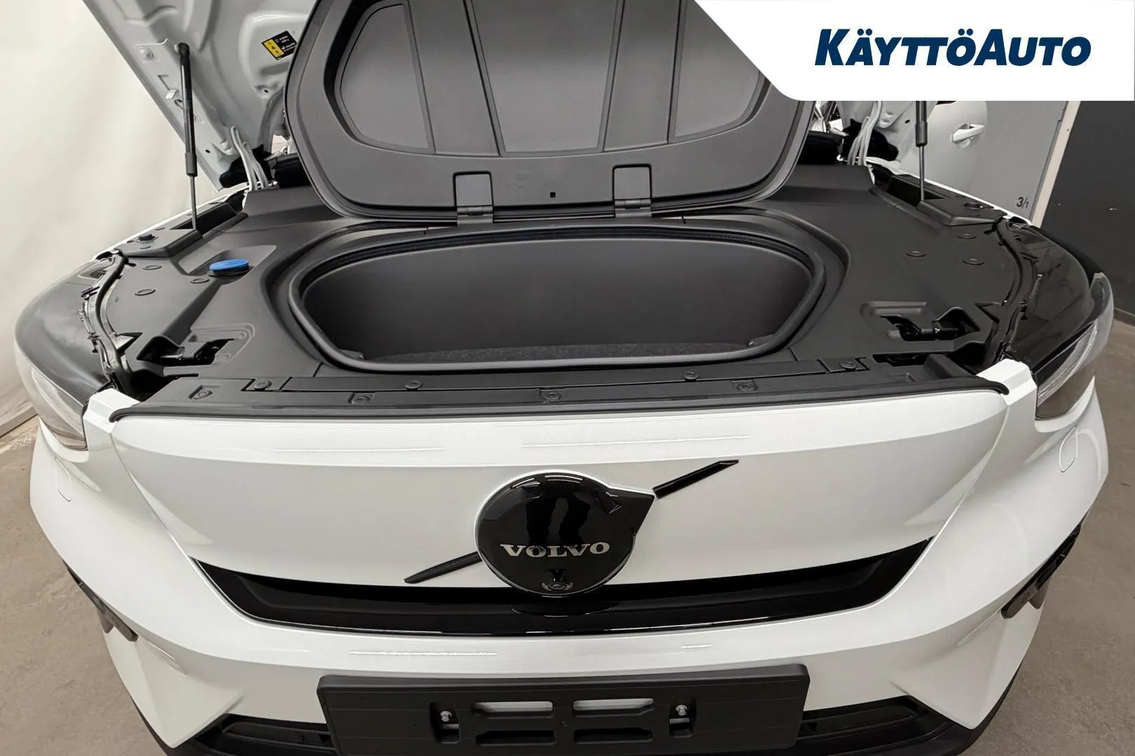 Volvo EX40 ZRA-448 carousel image