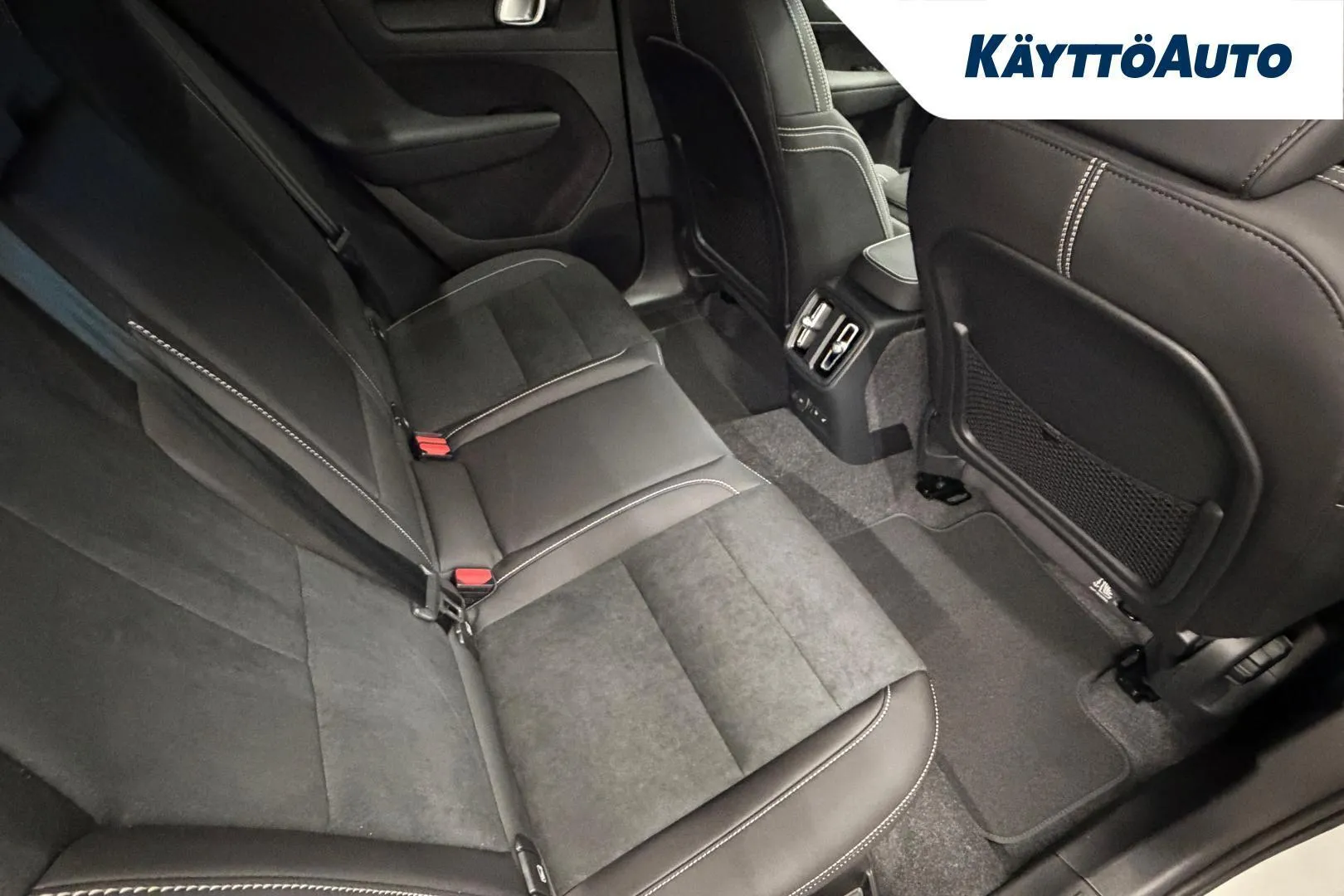 Volvo EX40 ZRA-448 carousel image