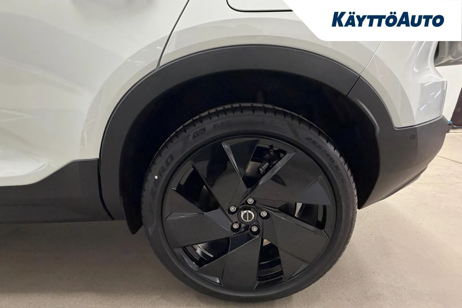 Volvo EX40 ZRA-448 carousel image