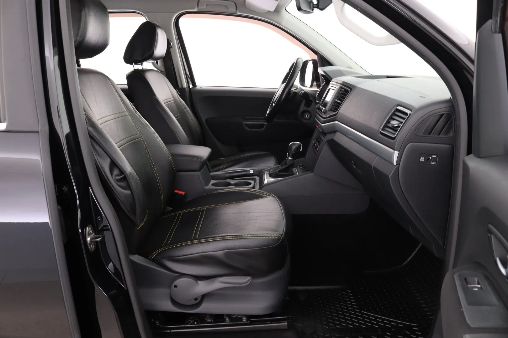 Volkswagen Amarok JKK-999 carousel image