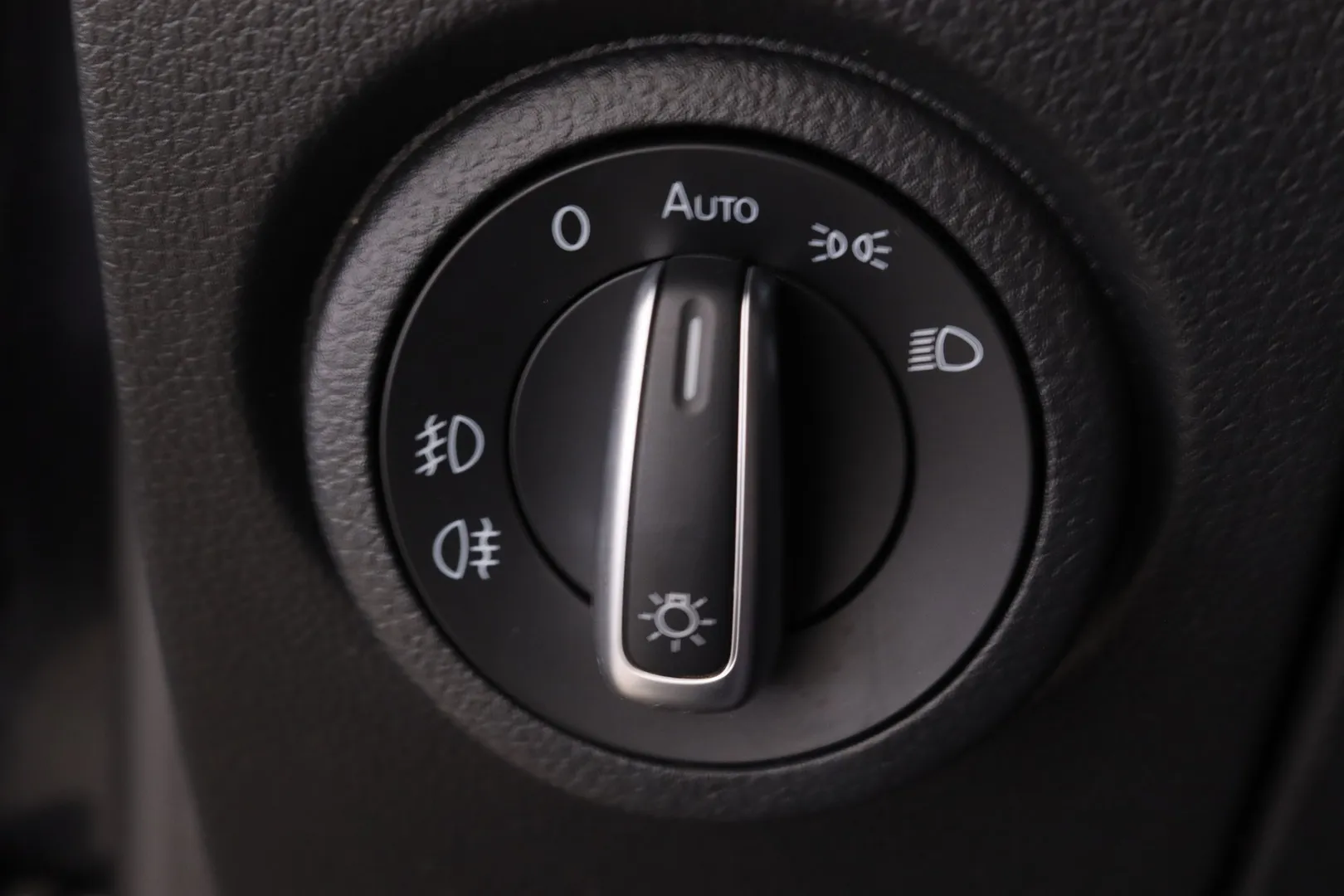 Volkswagen Amarok JKK-999 carousel image