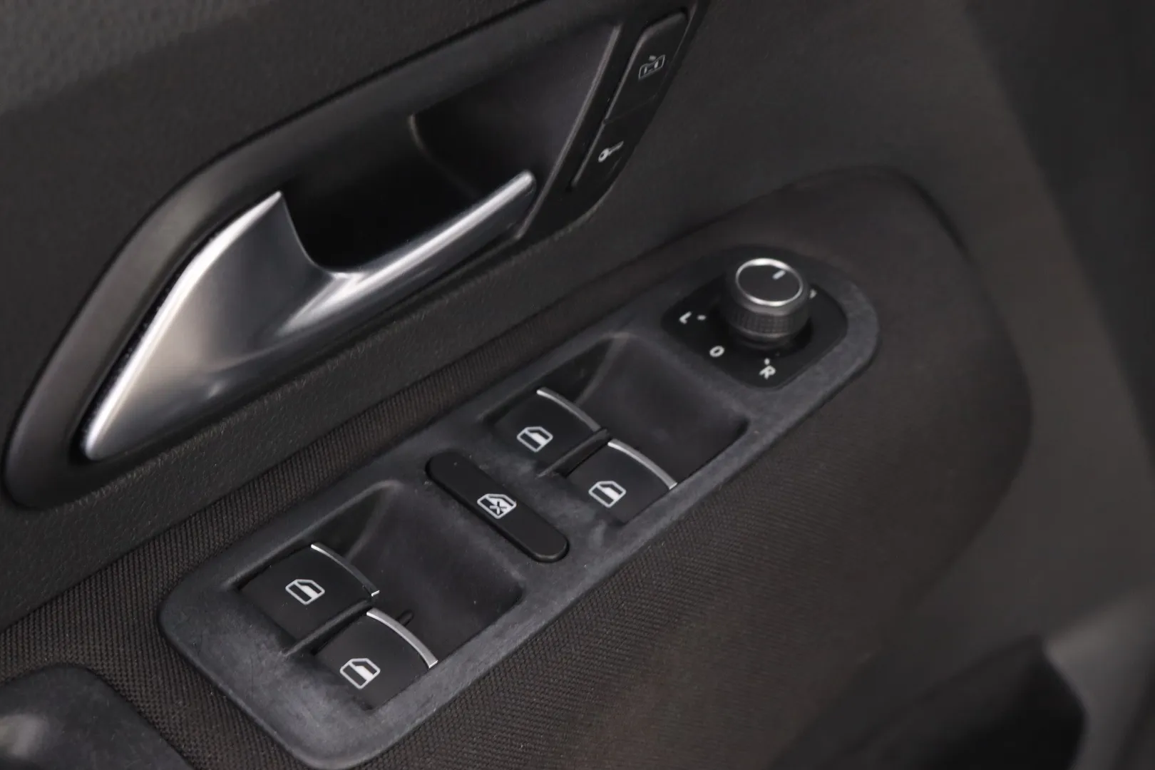 Volkswagen Amarok JKK-999 carousel image