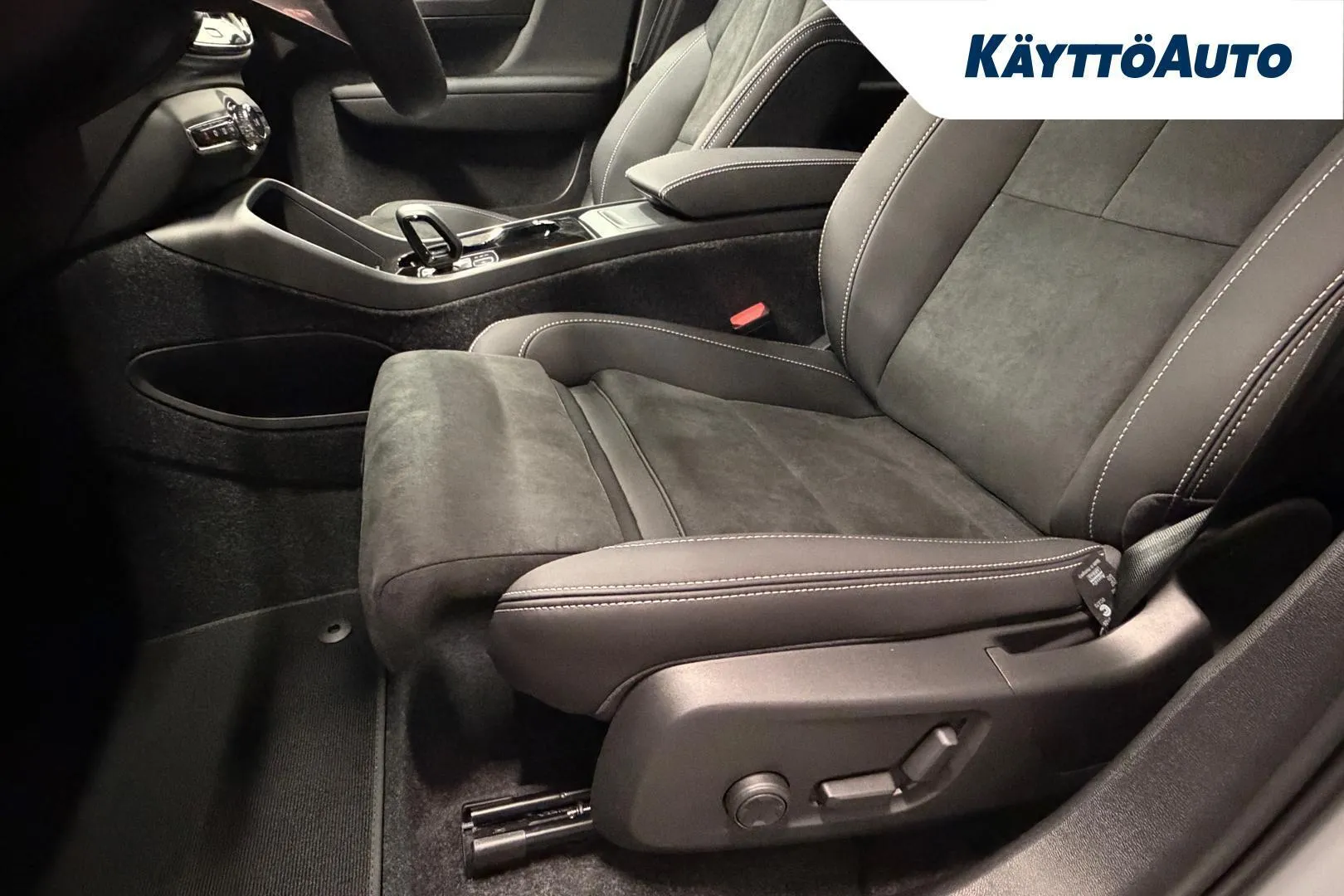 Volvo EX40 ZRA-764 carousel image