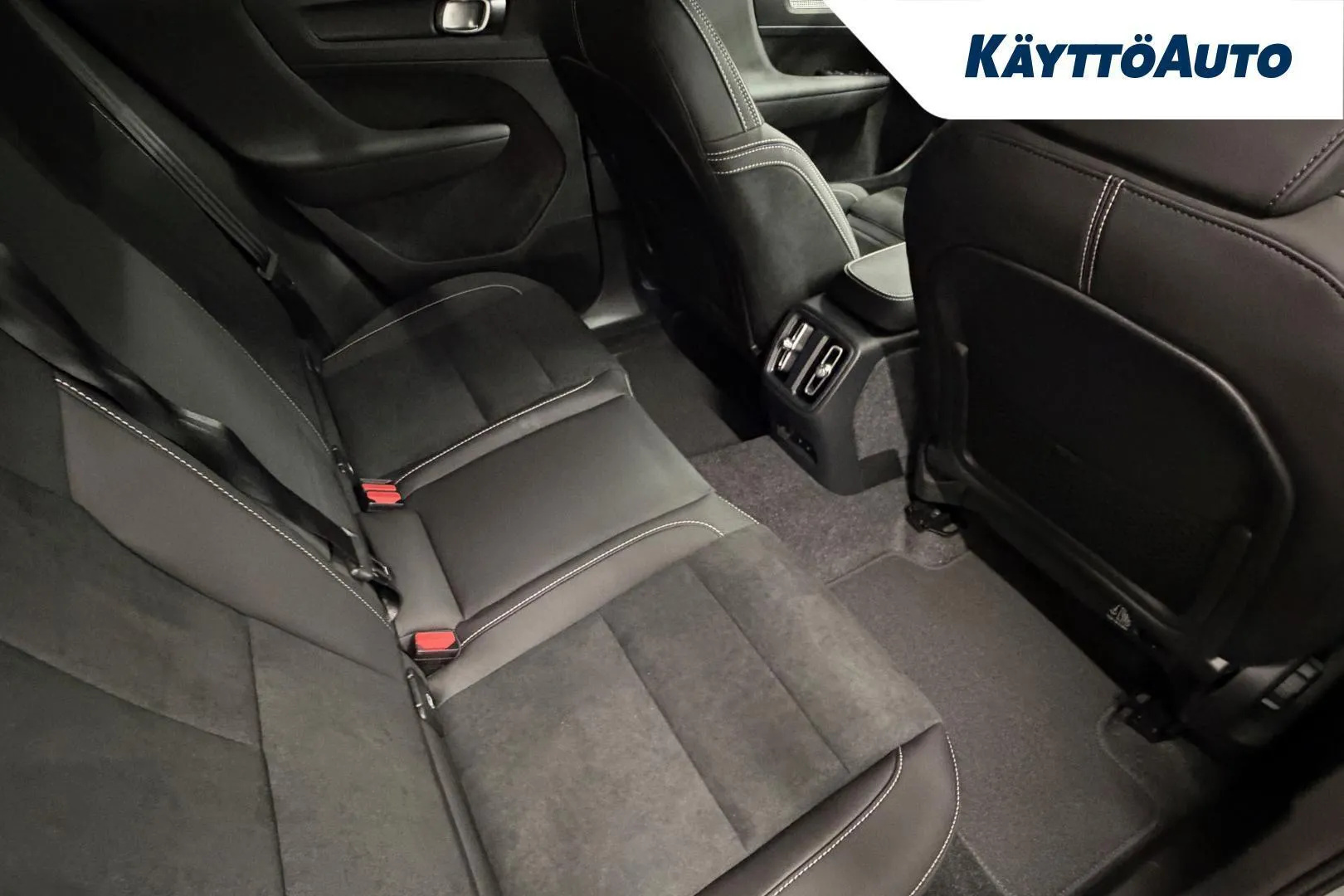 Volvo EX40 ZRA-764 carousel image