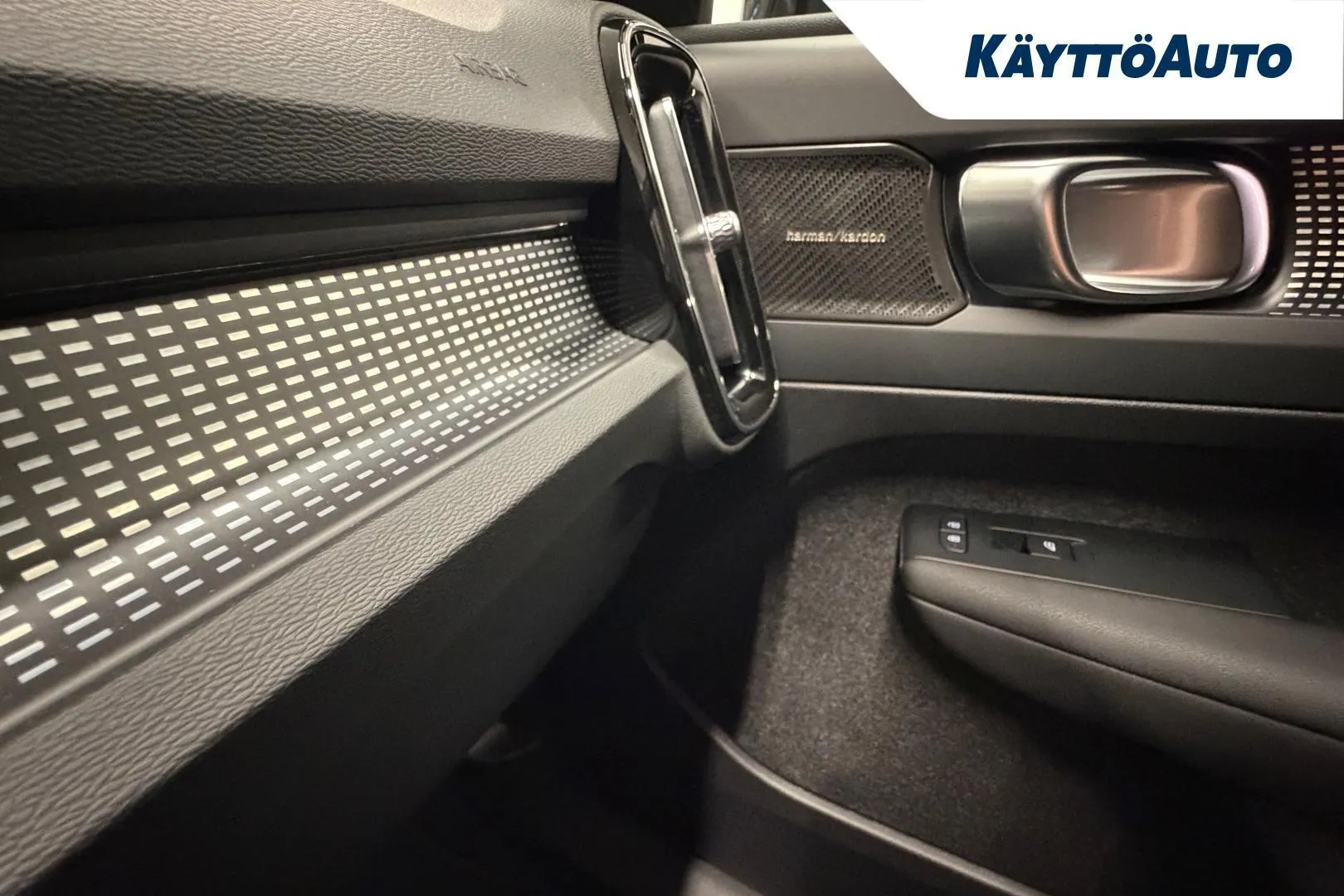 Volvo EX40 ZRA-764 carousel image