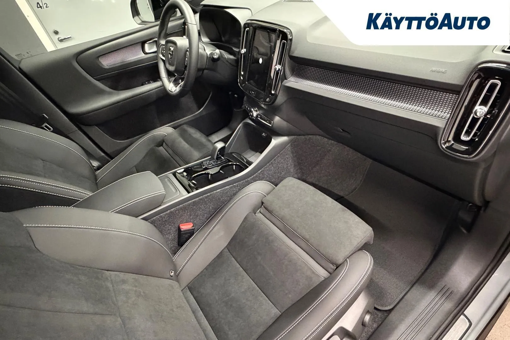 Volvo EX40 ZRA-764 carousel image