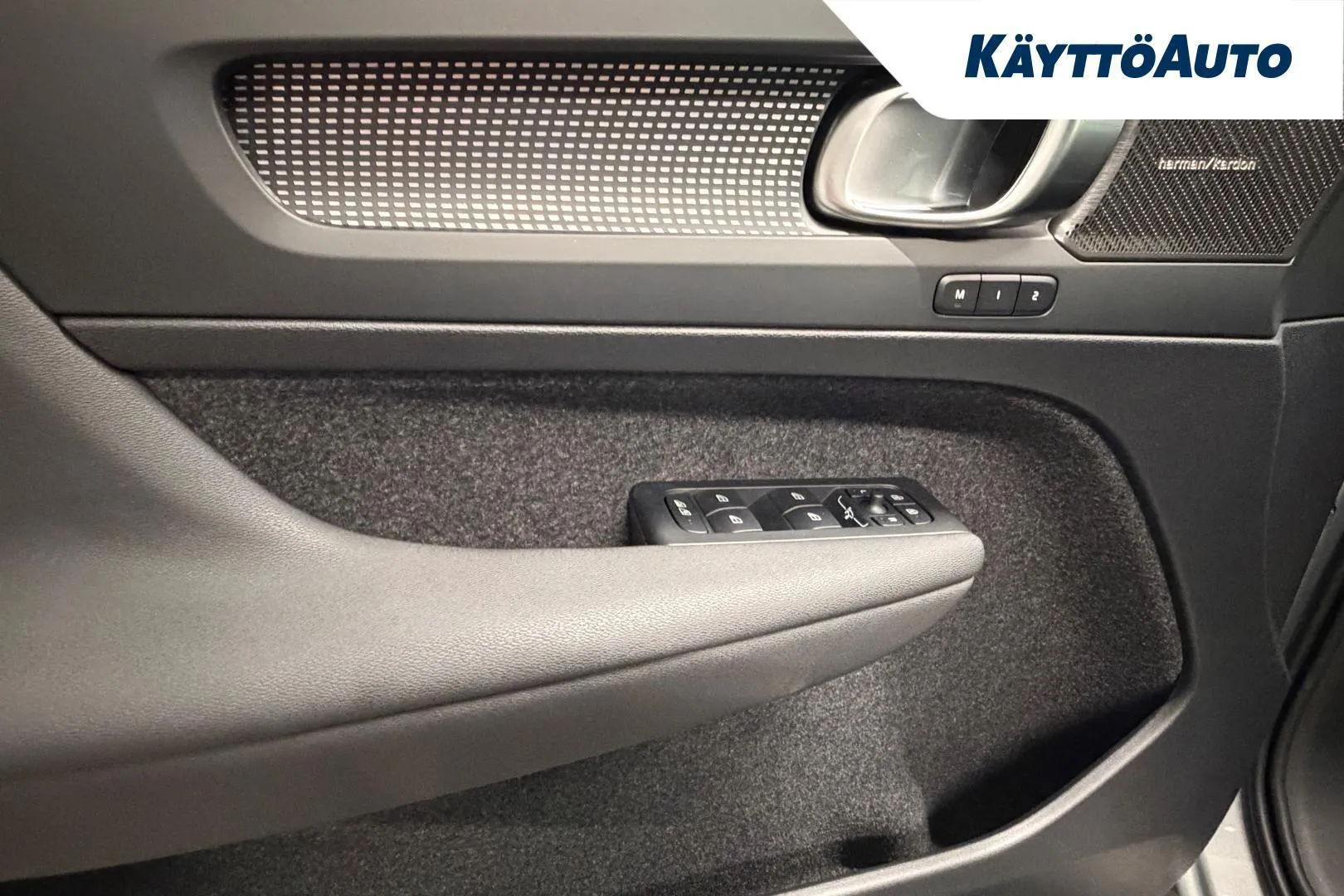 Volvo EX40 ZRA-764 carousel image