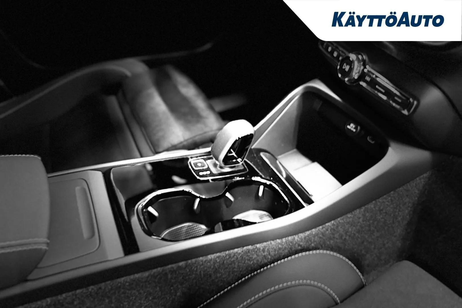 Volvo EX40 ZRA-764 carousel image