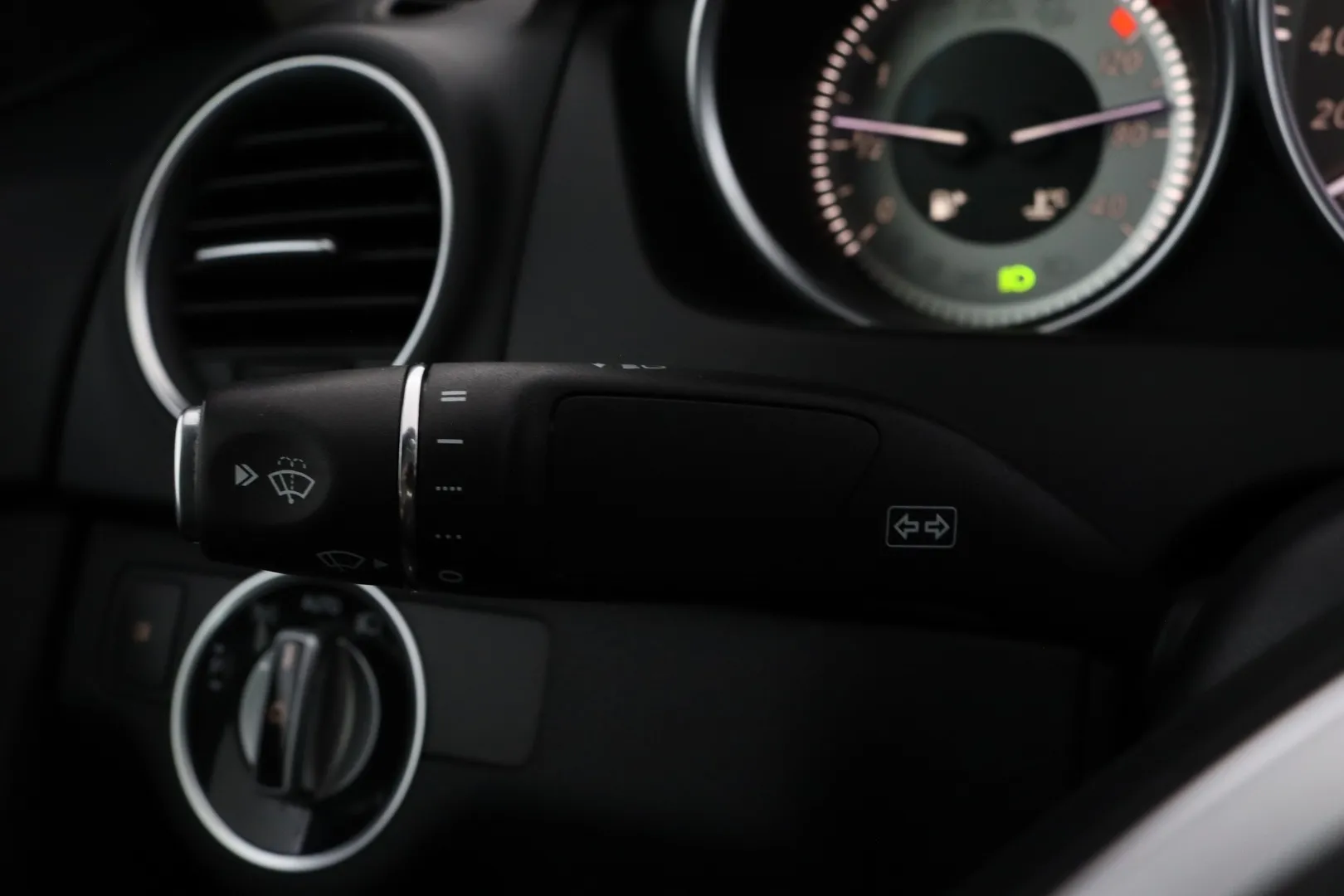 Mercedes-Benz C RRO-954 carousel image