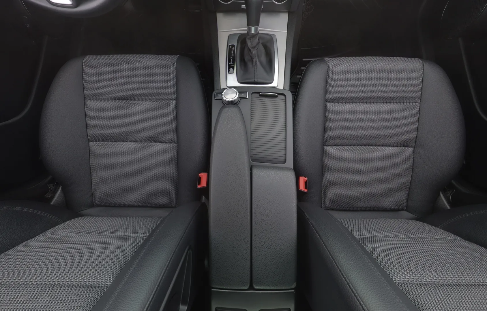 Mercedes-Benz C RRO-954 carousel image