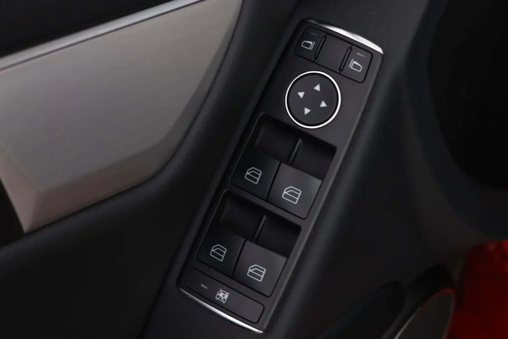 Mercedes-Benz C RRO-954 carousel image