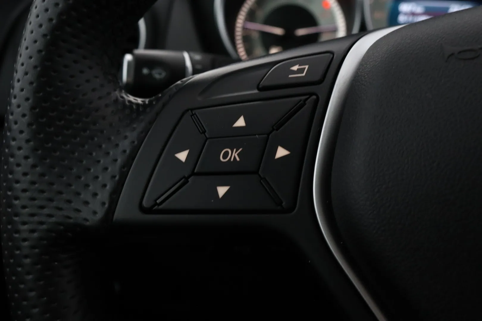 Mercedes-Benz C RRO-954 carousel image