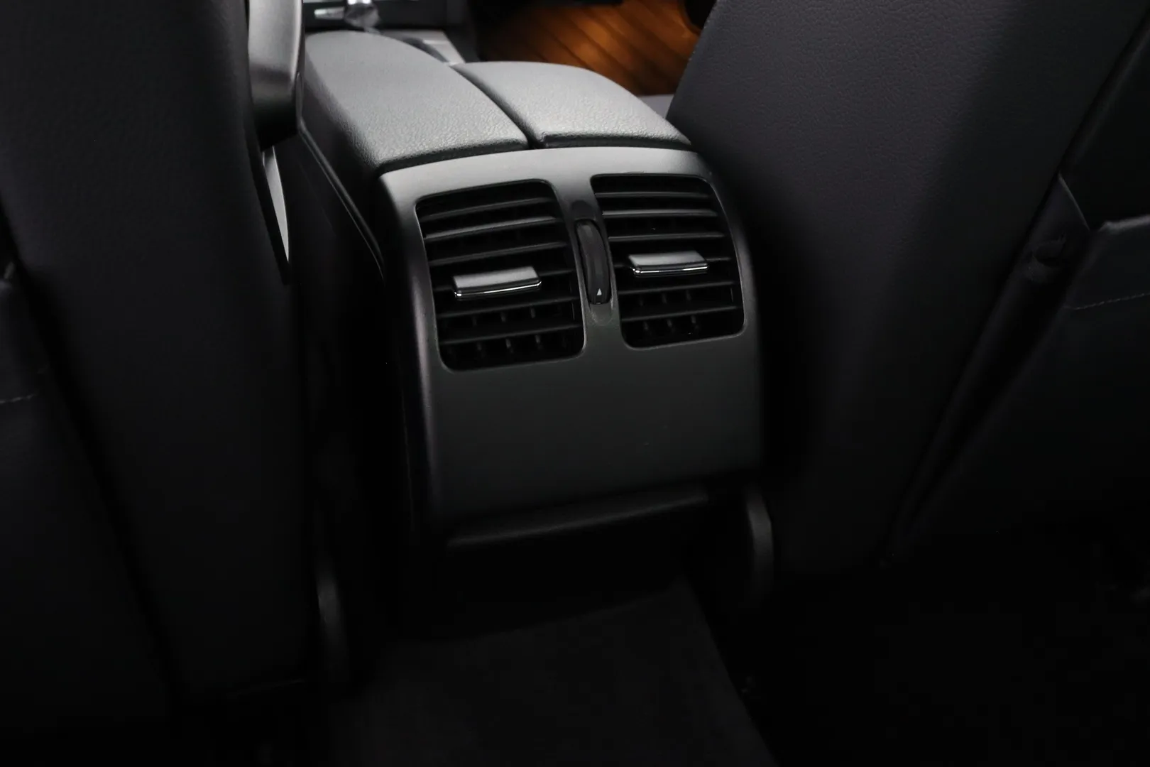 Mercedes-Benz C RRO-954 carousel image