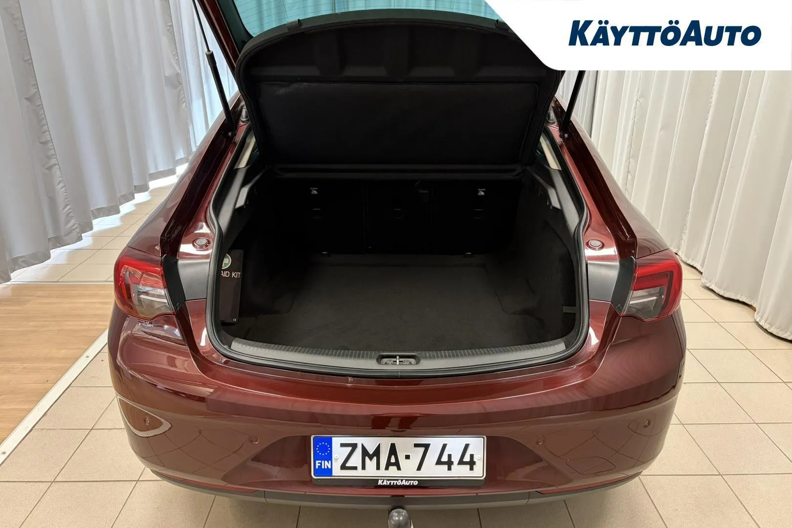 Opel Insignia ZMA-744 carousel image