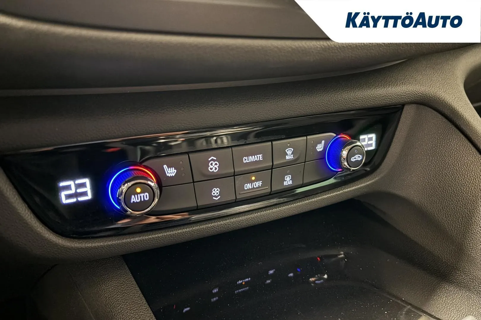 Opel Insignia ZMA-744 carousel image