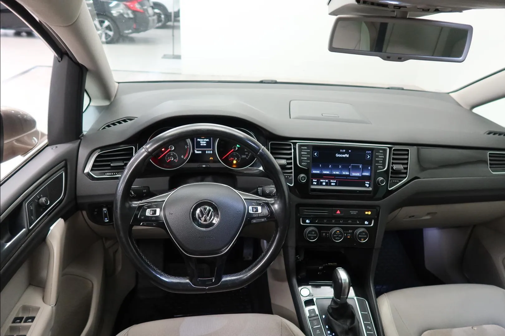 Volkswagen Golf Sportsvan RRZ-208 carousel image