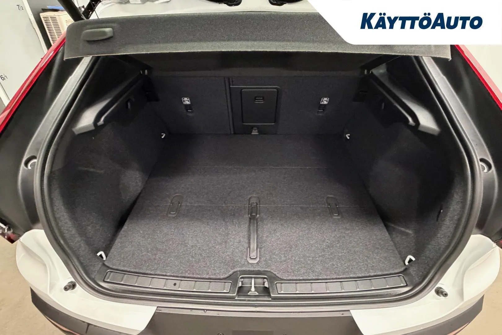 Volvo EC40 NOL-119 carousel image