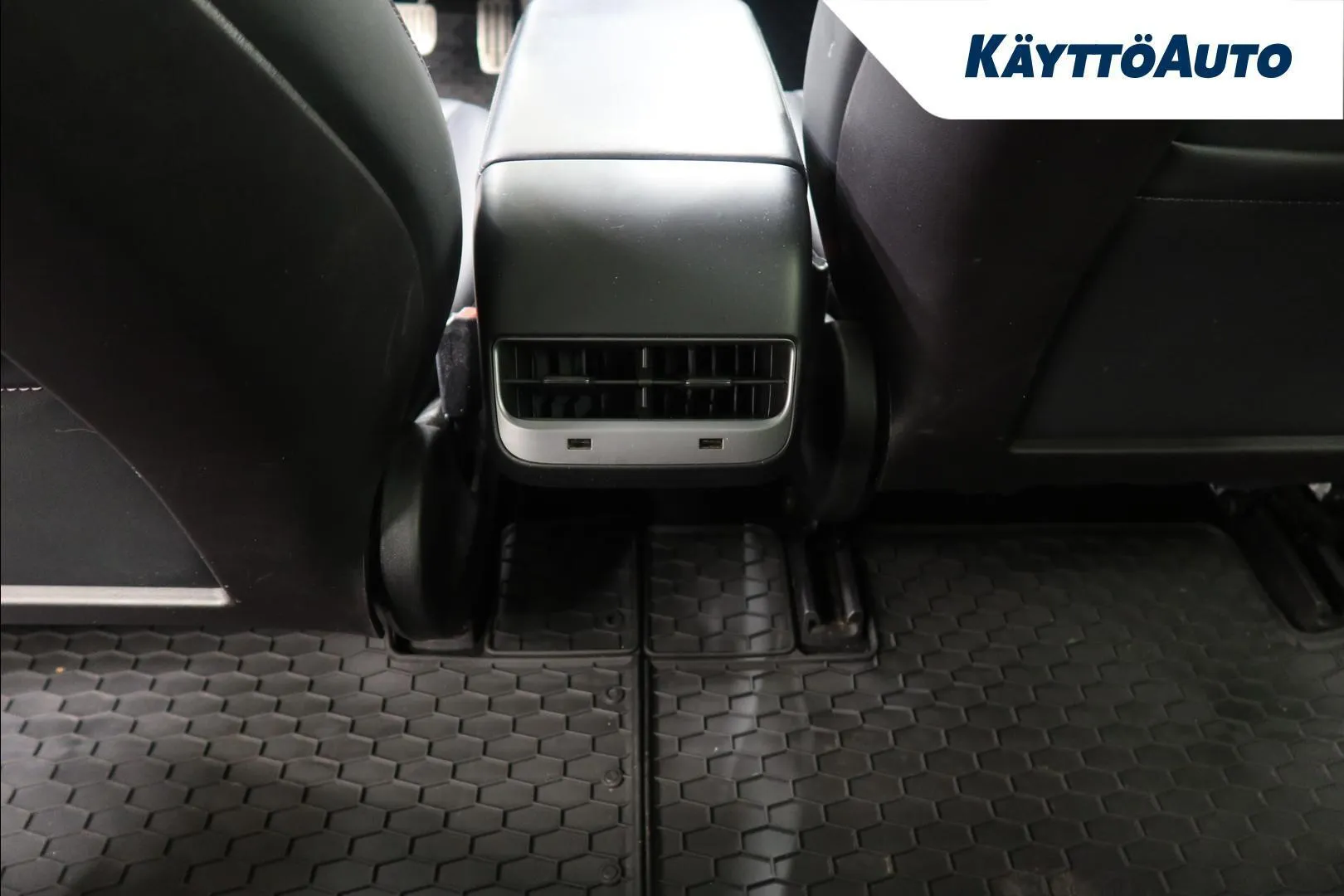 Tesla Model 3 MZI-553 carousel image