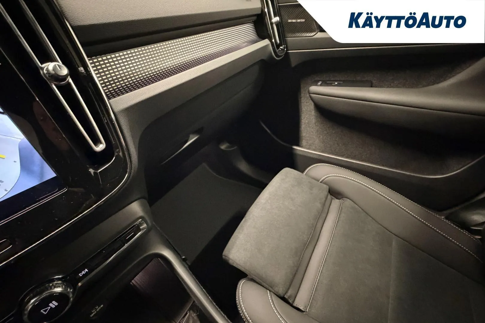 Volvo EX40 NOL-135 carousel image