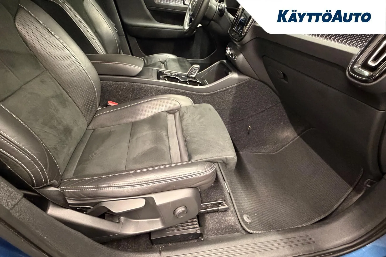 Volvo XC40 SUZ-896 carousel image