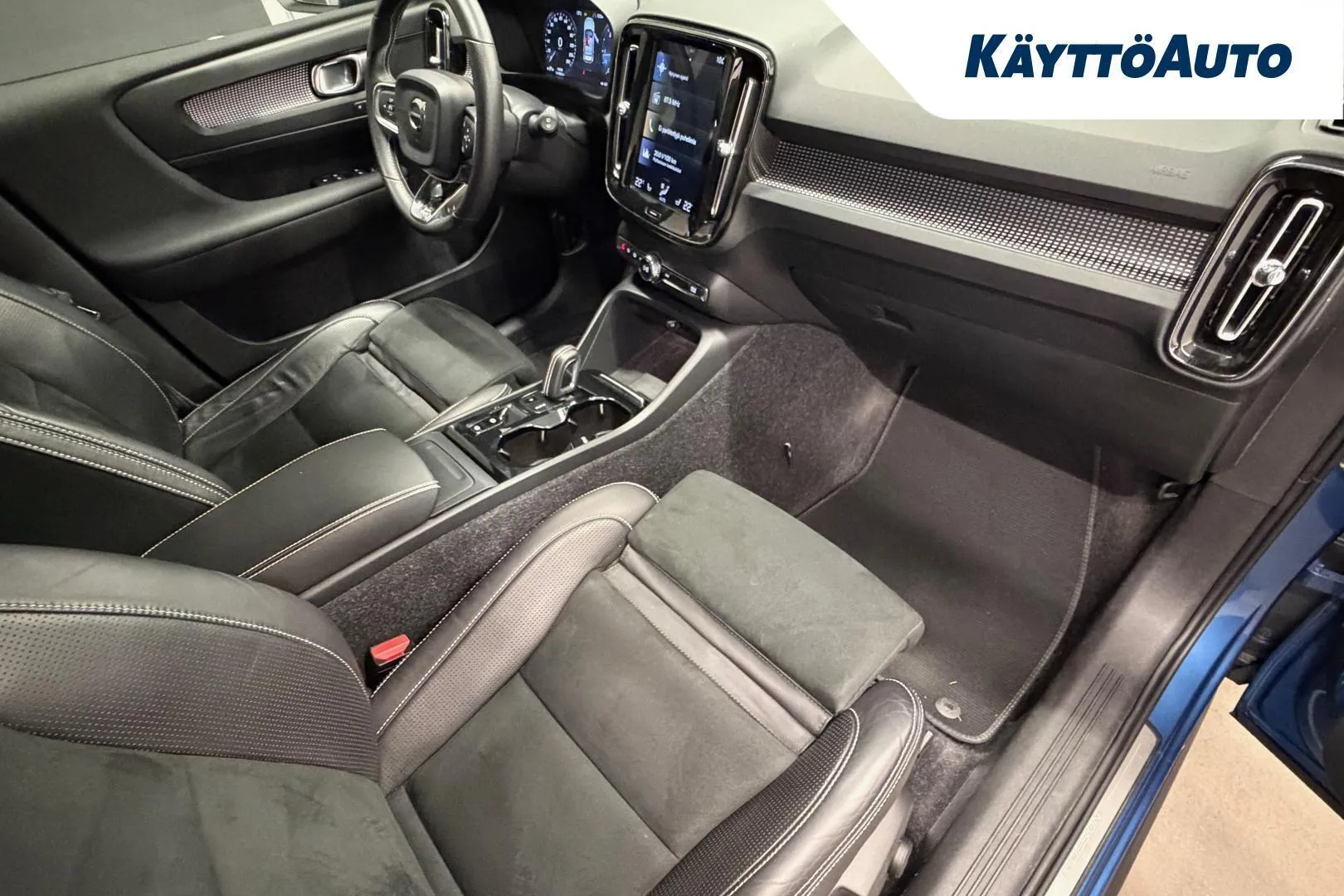 Volvo XC40 SUZ-896 carousel image