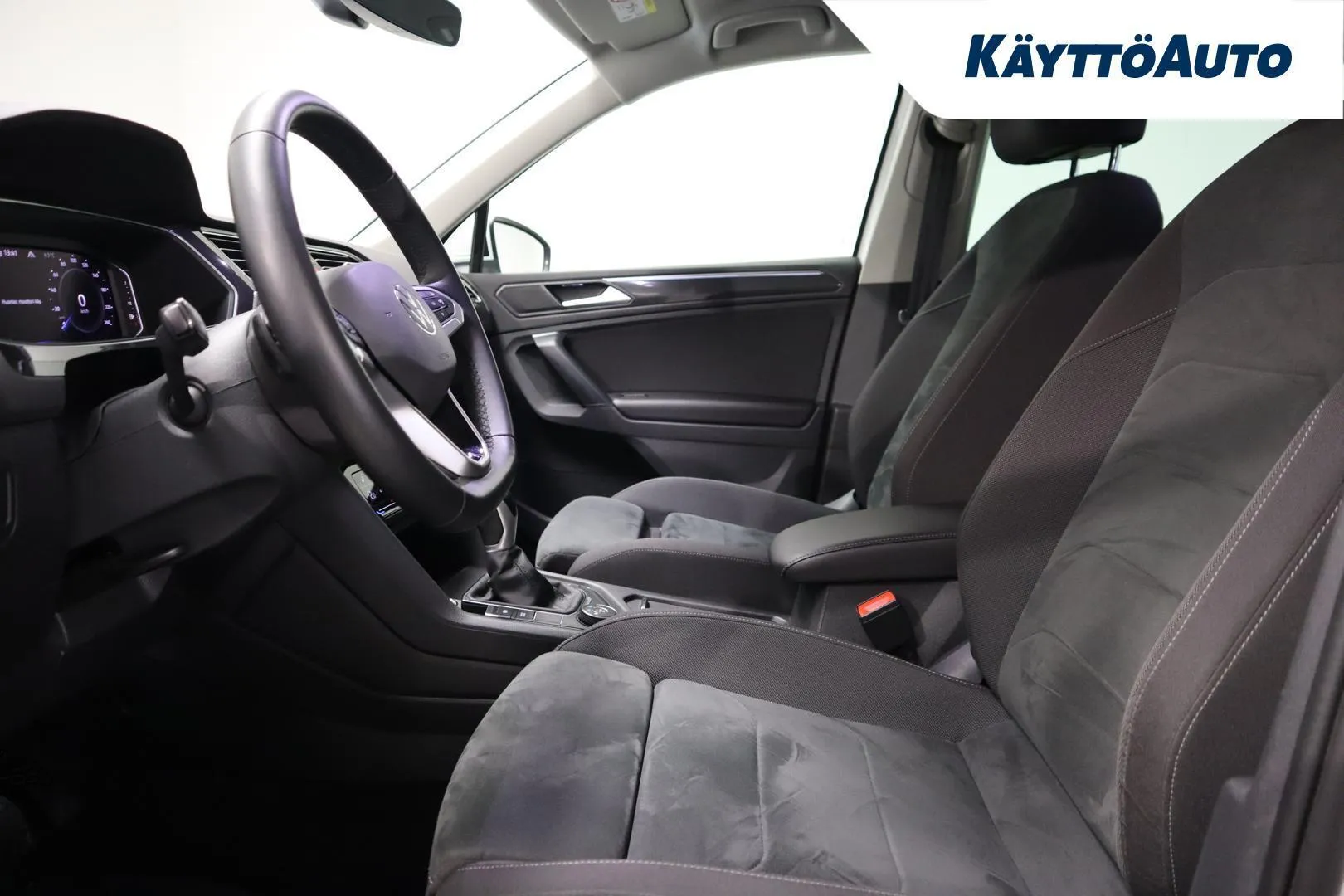 Volkswagen Tiguan CPF-566 carousel image