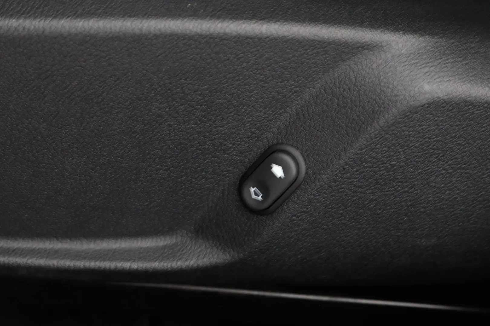 Ford Mondeo GJH-370 carousel image