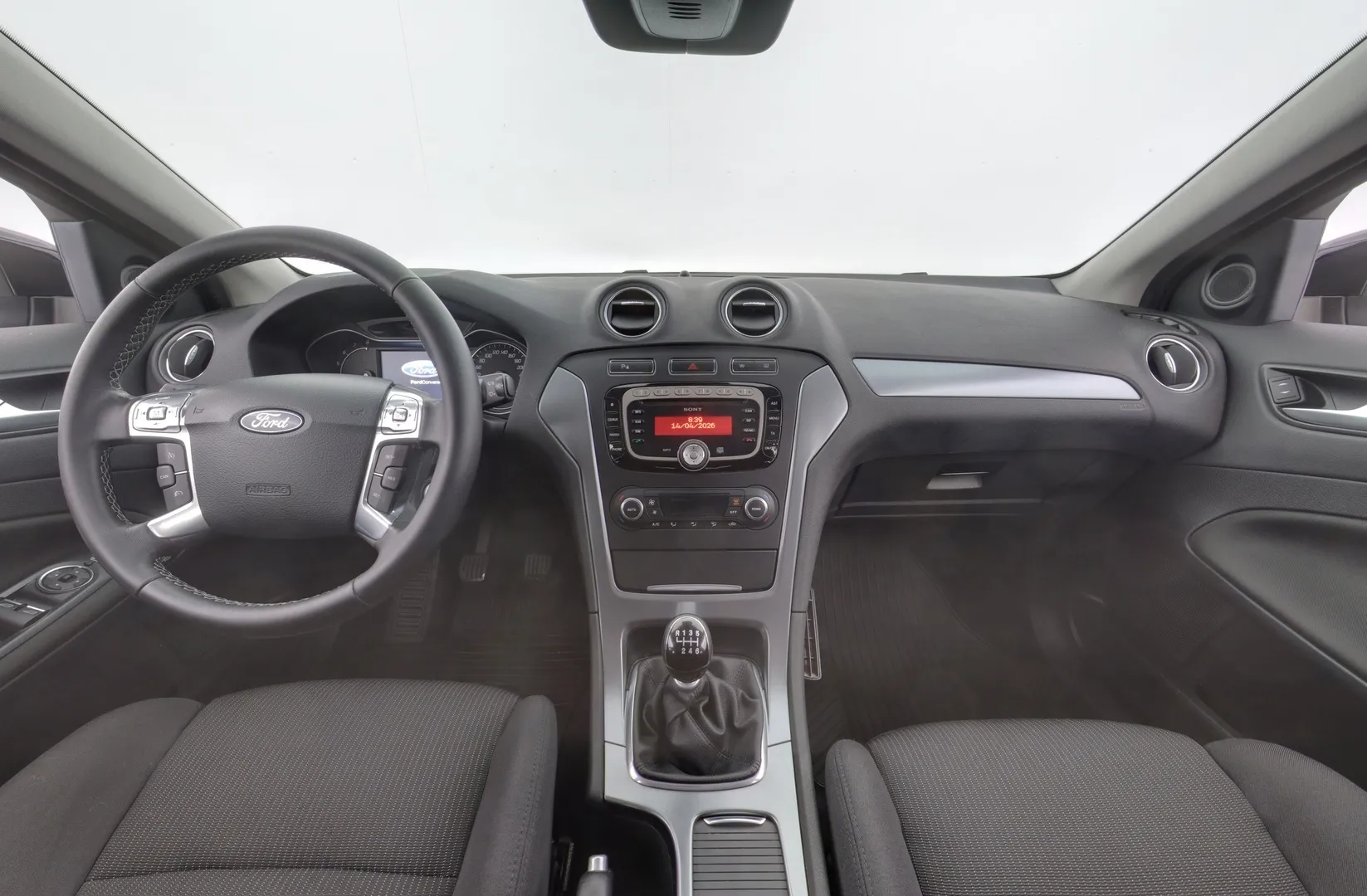 Ford Mondeo GJH-370 carousel image