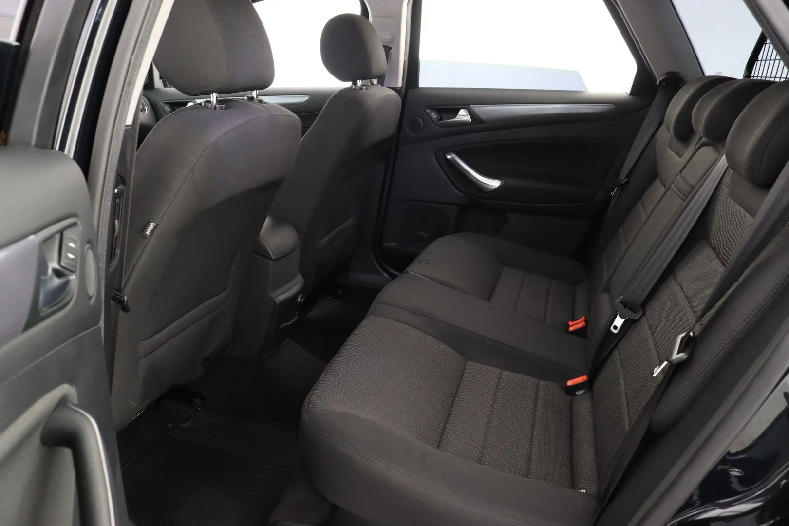 Ford Mondeo GJH-370 carousel image