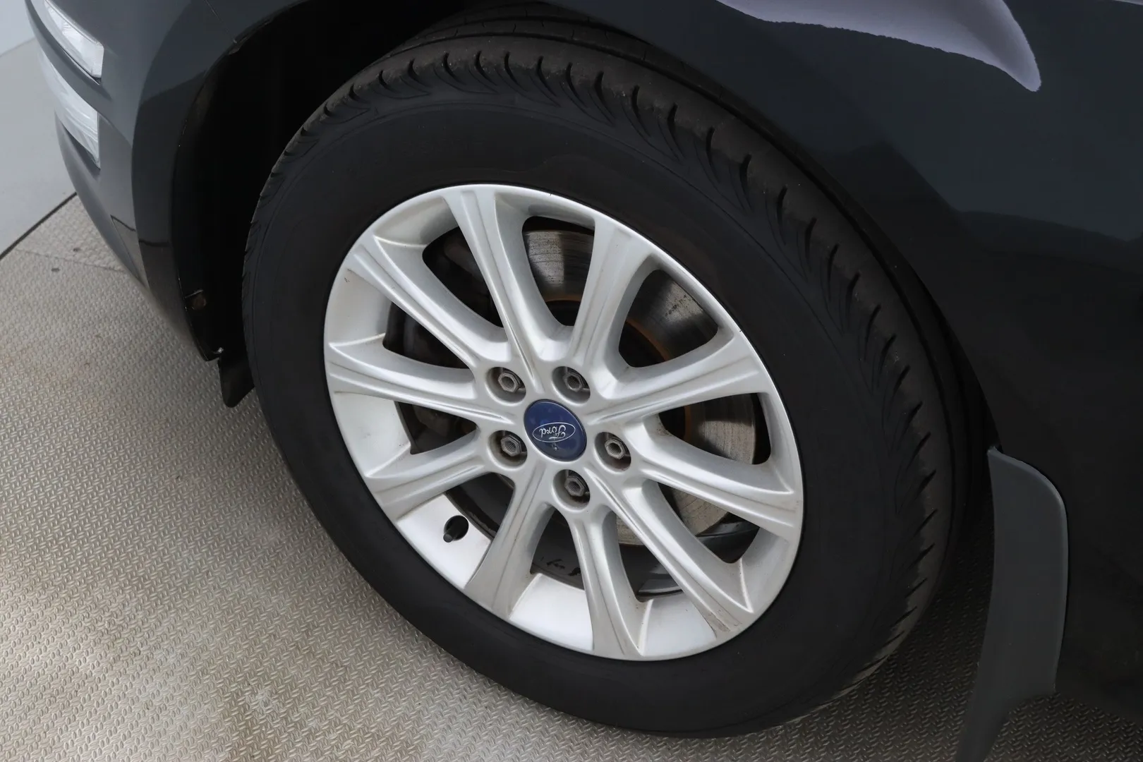 Ford Mondeo GJH-370 carousel image