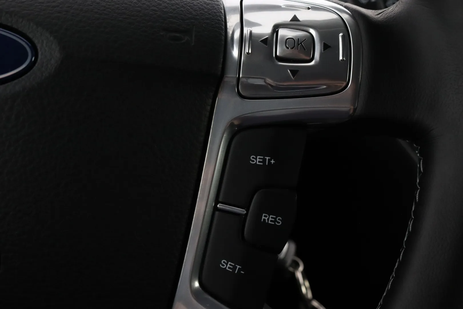 Ford Mondeo GJH-370 carousel image