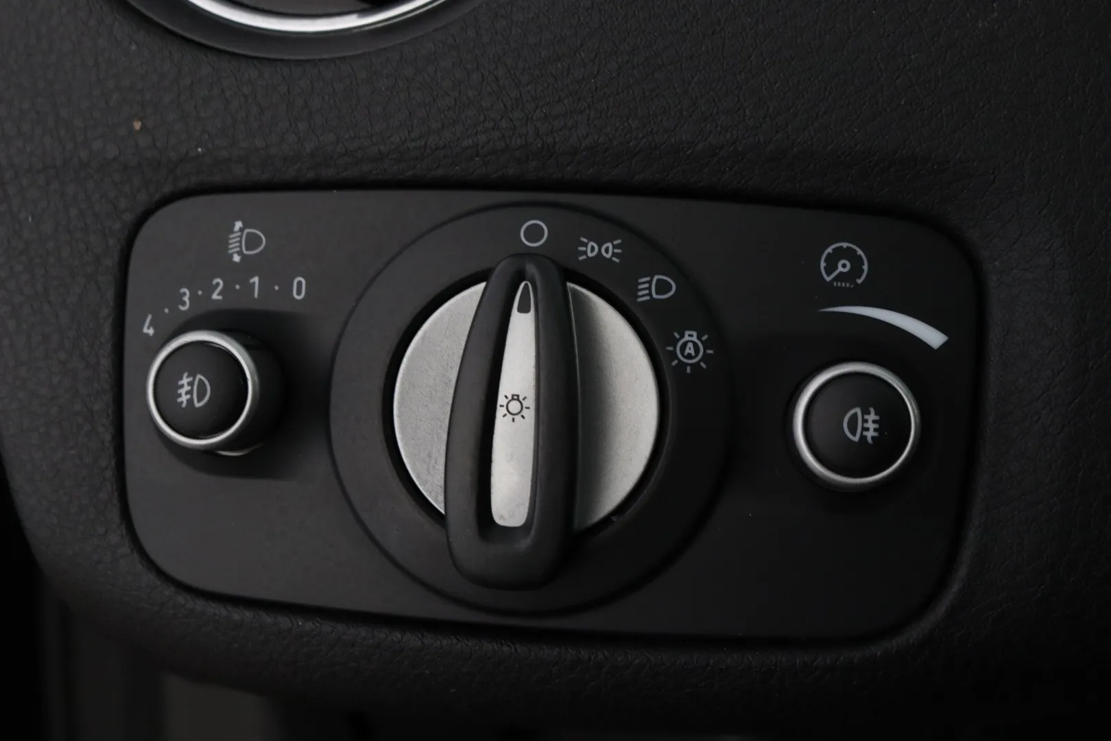 Ford Mondeo GJH-370 carousel image