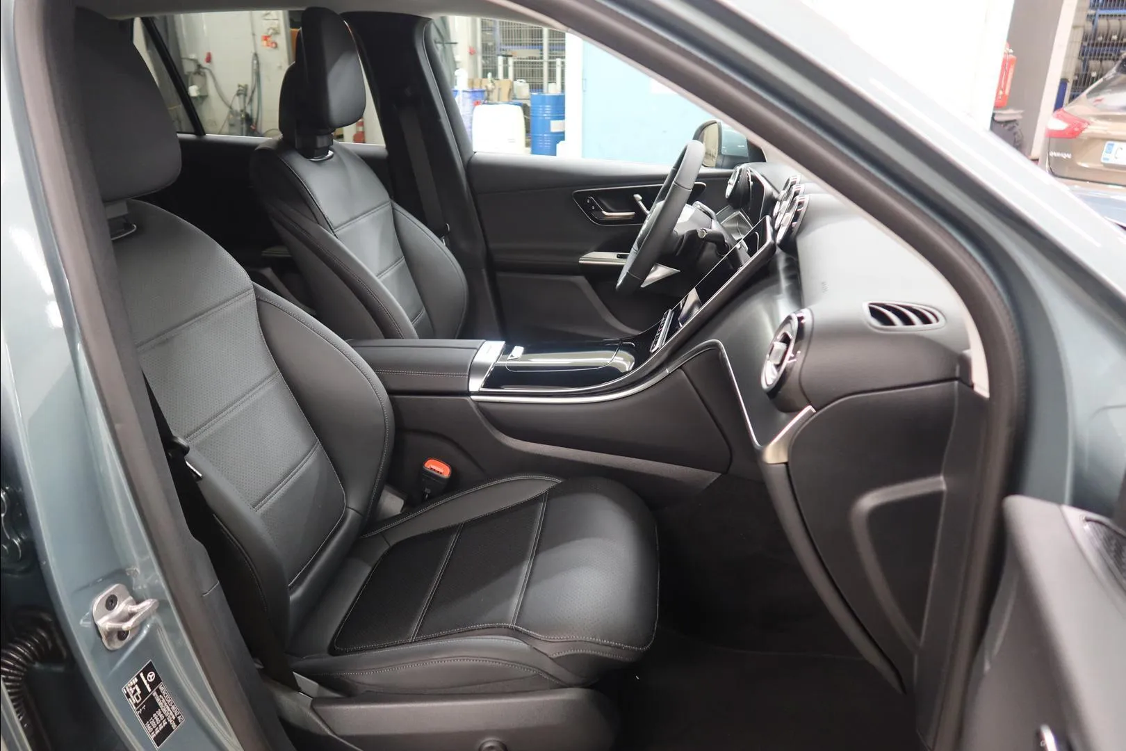 Mercedes-Benz GLC MRT-988 carousel image