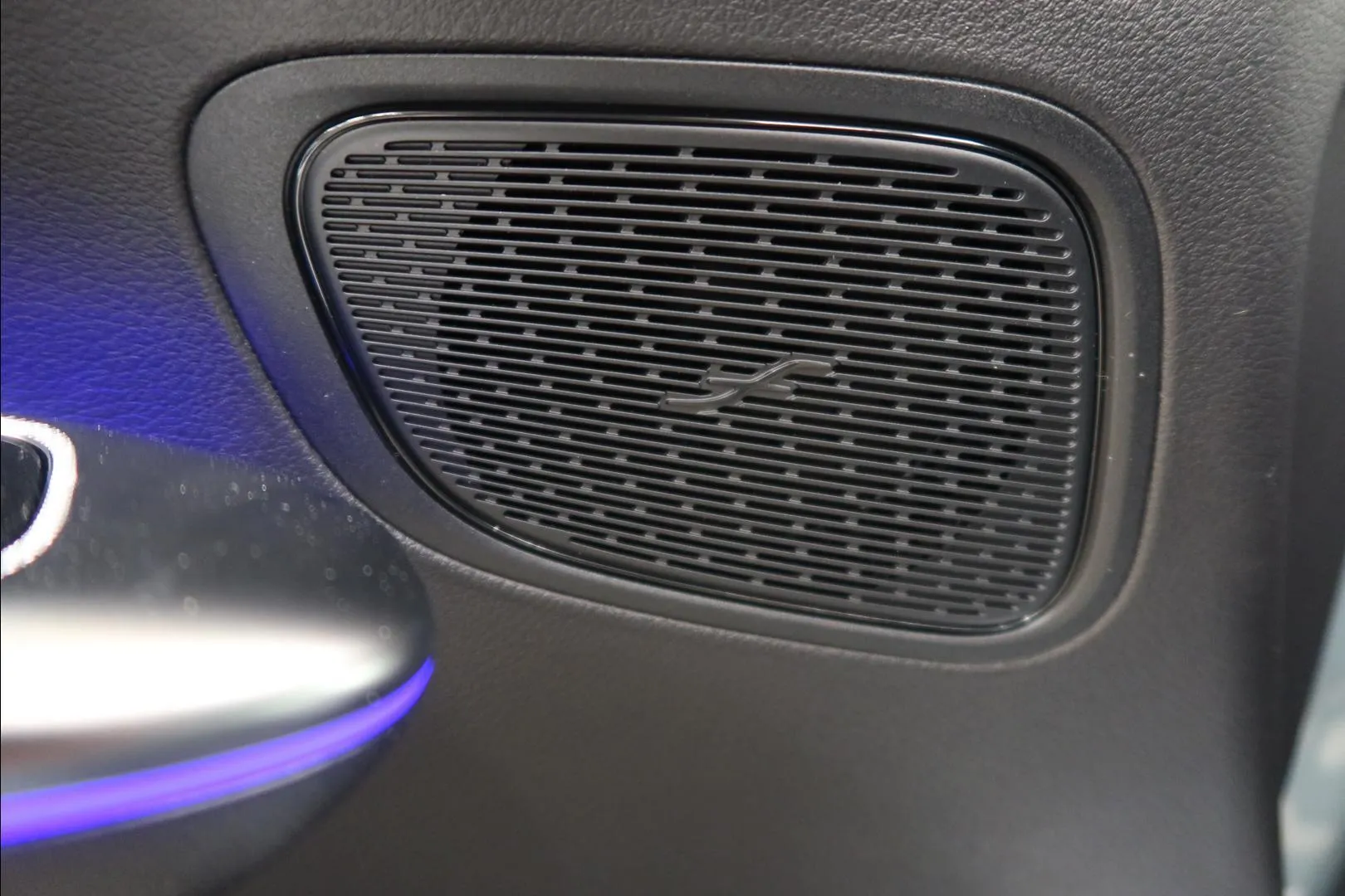 Mercedes-Benz GLC MRT-988 carousel image