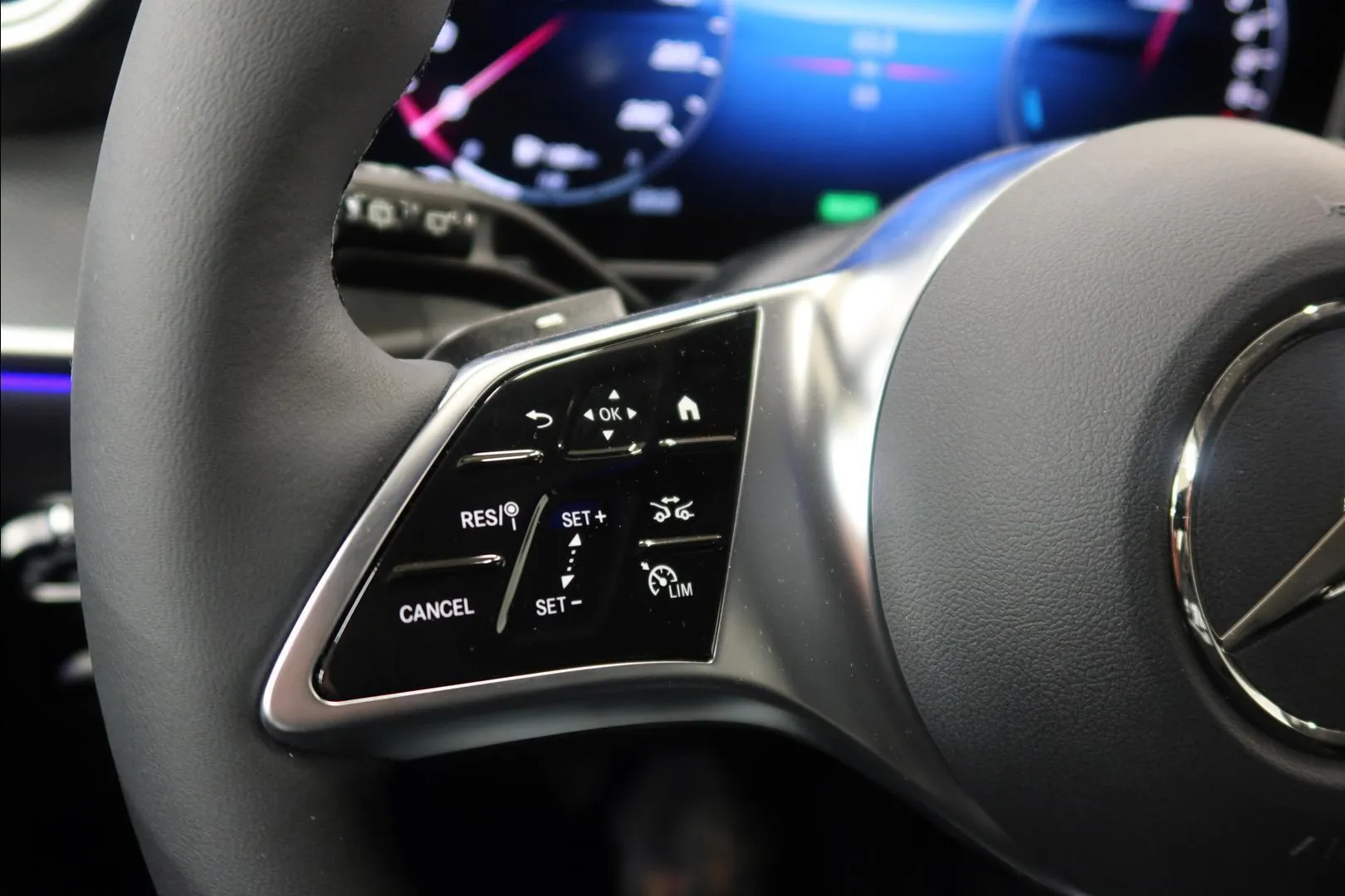 Mercedes-Benz GLC MRT-988 carousel image