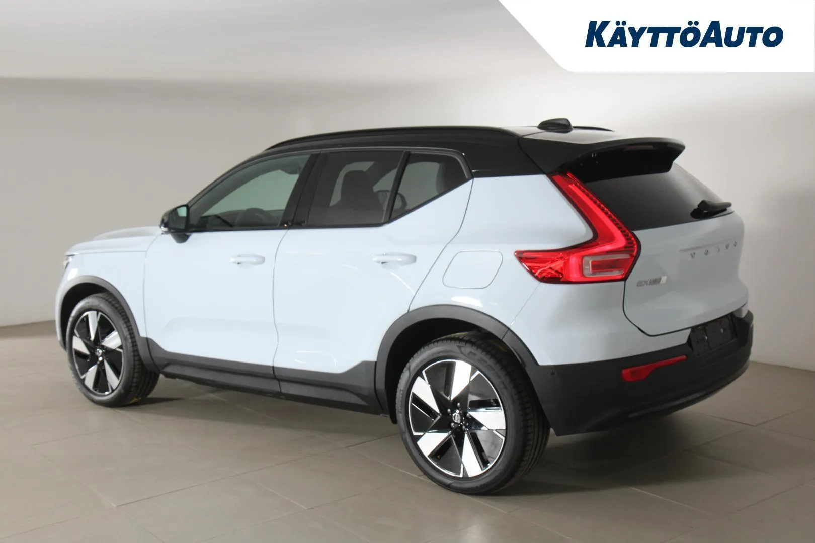 VOLVO EX40 ZPX-245 carousel image