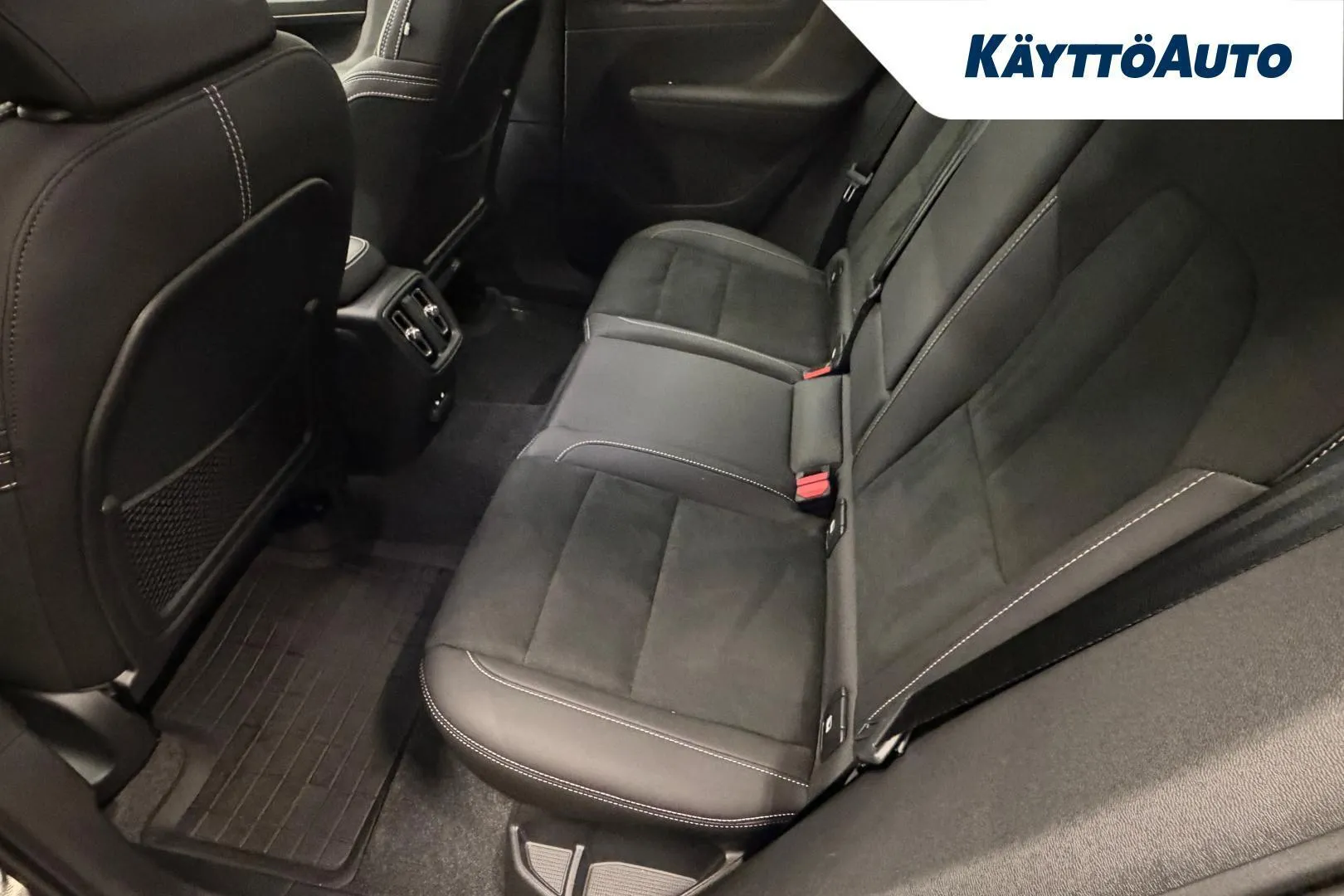 VOLVO EC40 ZPX-248 carousel image