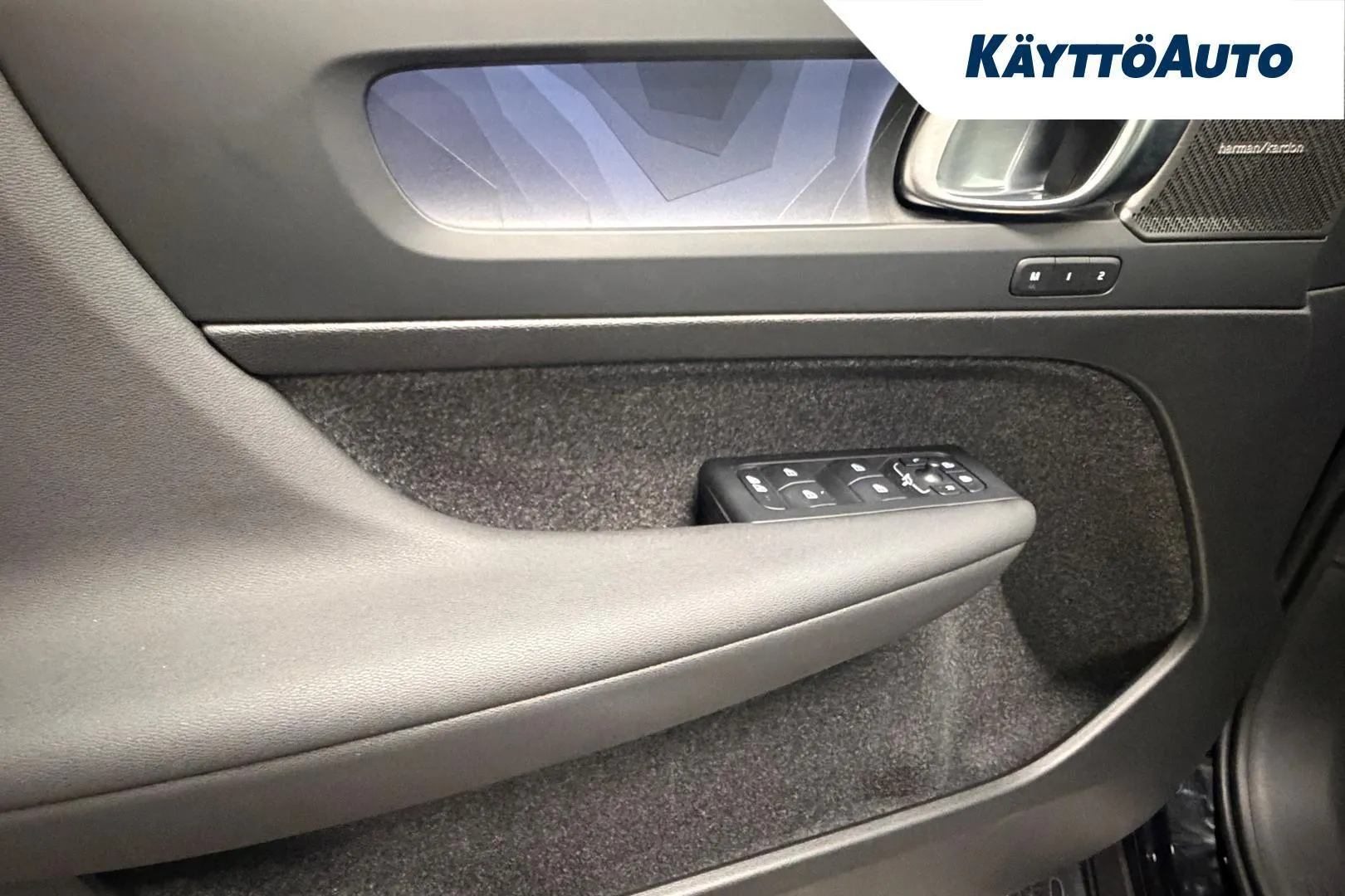 VOLVO EC40 ZPX-248 carousel image