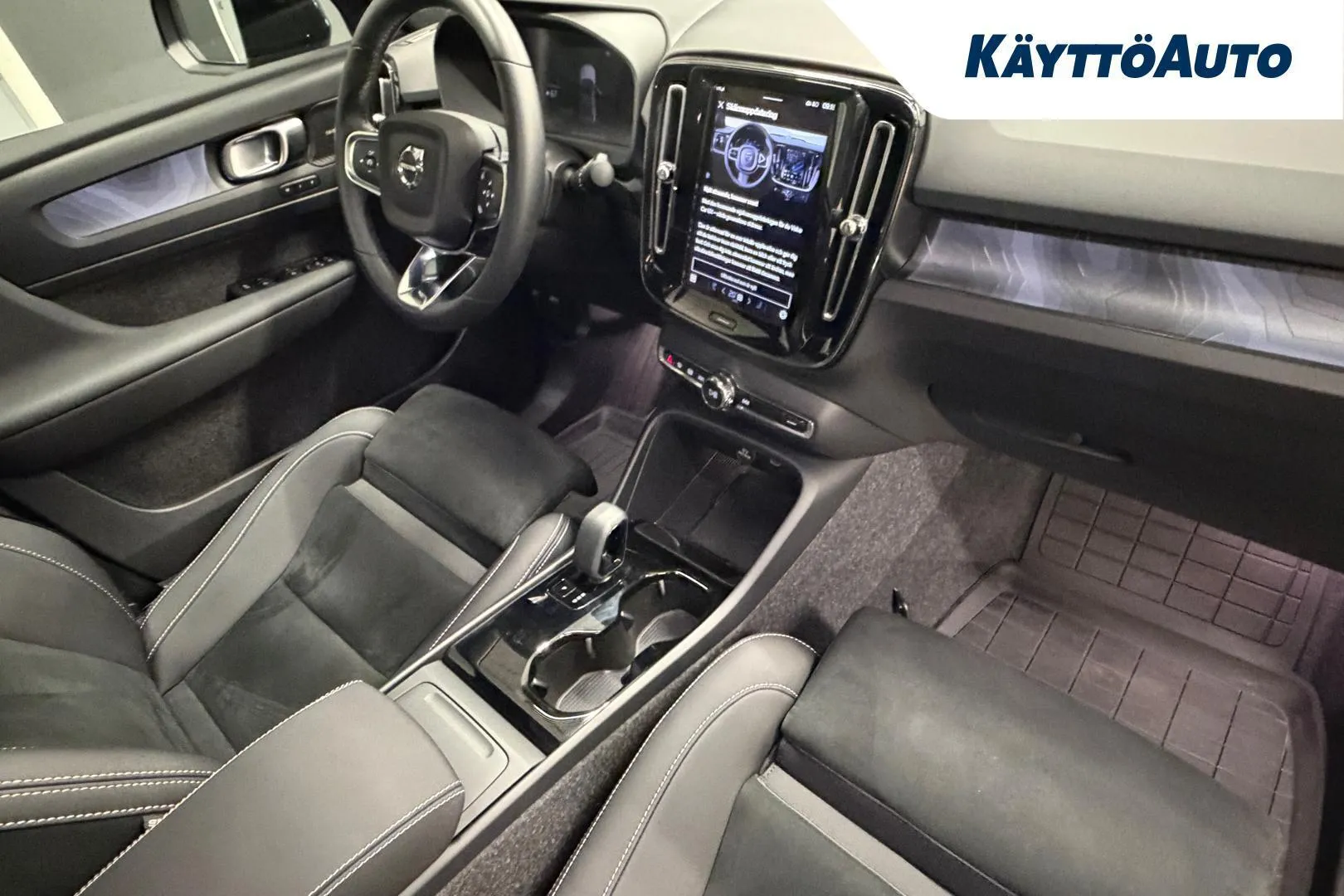 VOLVO EC40 ZPX-248 carousel image