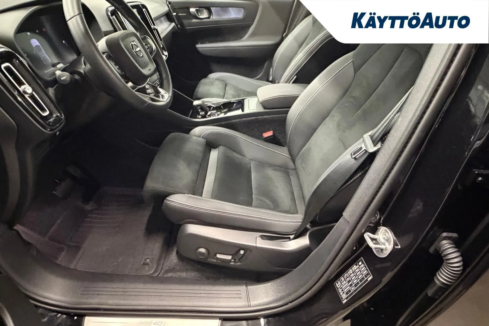 VOLVO EC40 ZPX-248 carousel image