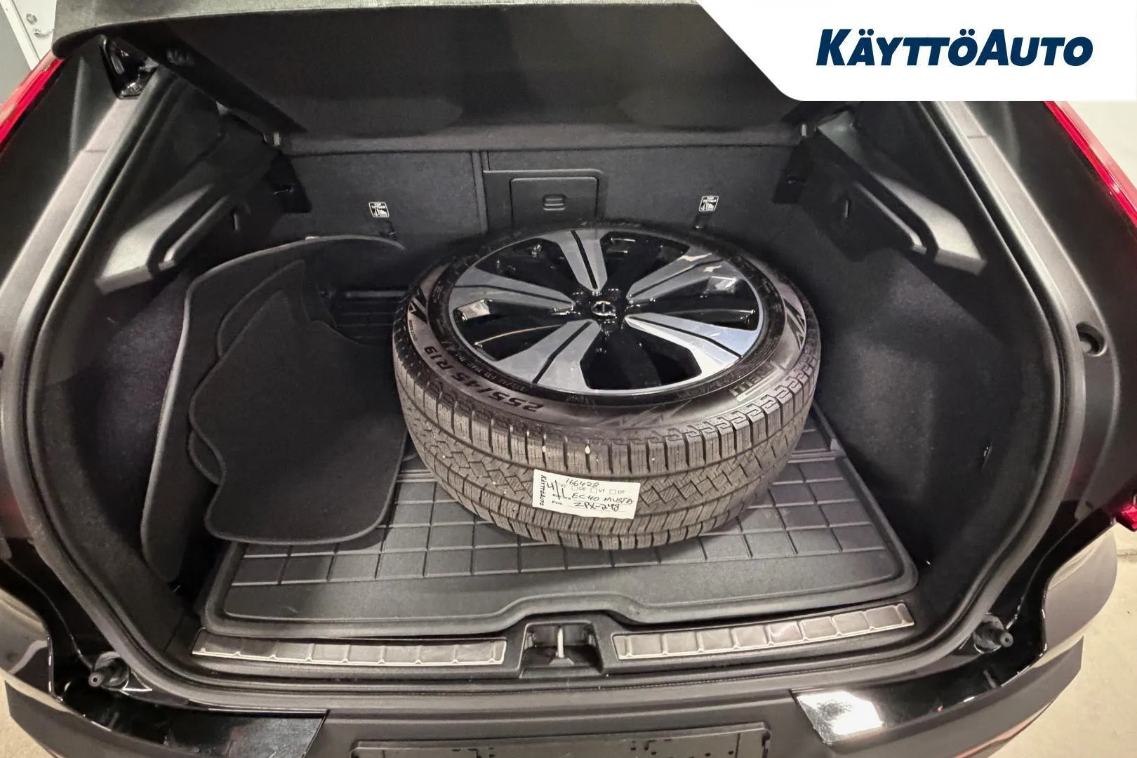 VOLVO EC40 ZPX-248 carousel image