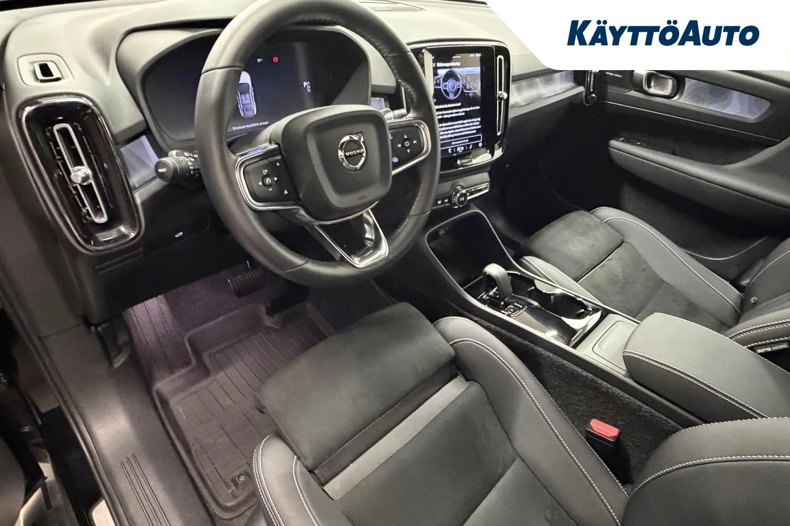 VOLVO EC40 ZPX-248 carousel image