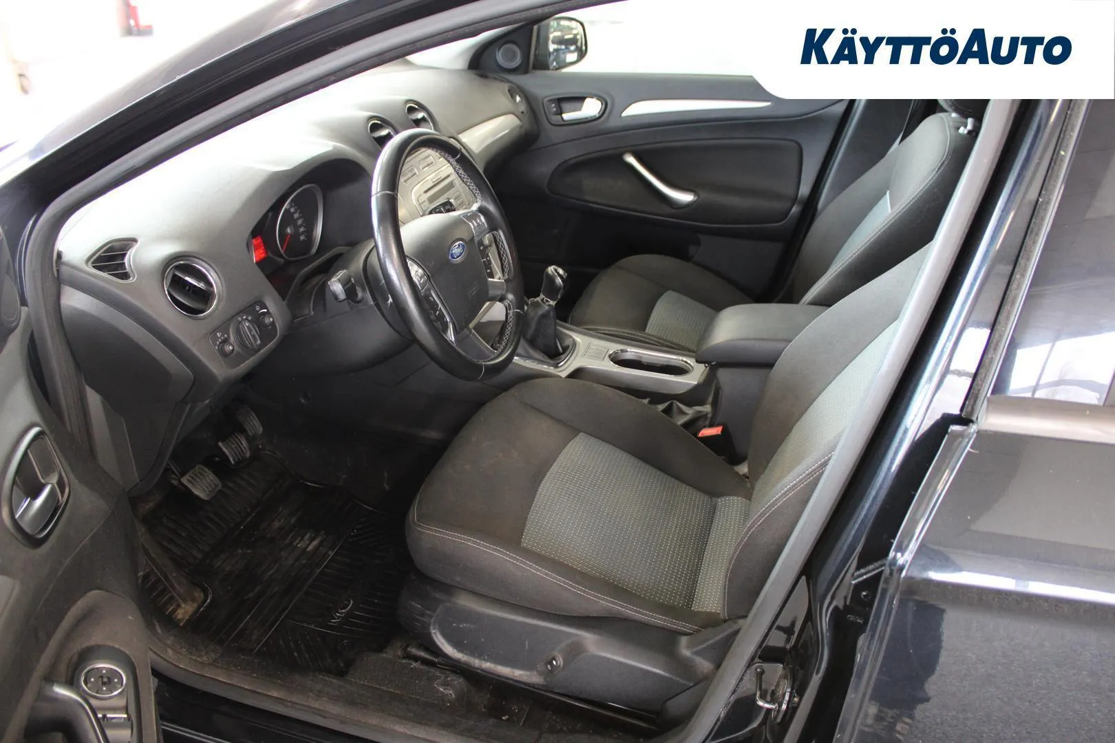 Ford Mondeo RUG-202 carousel image